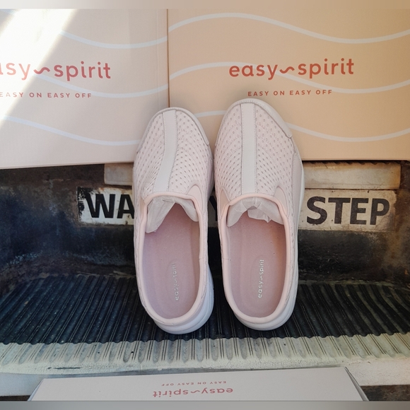 Easy Spirit slip on - Picture 1 of 4